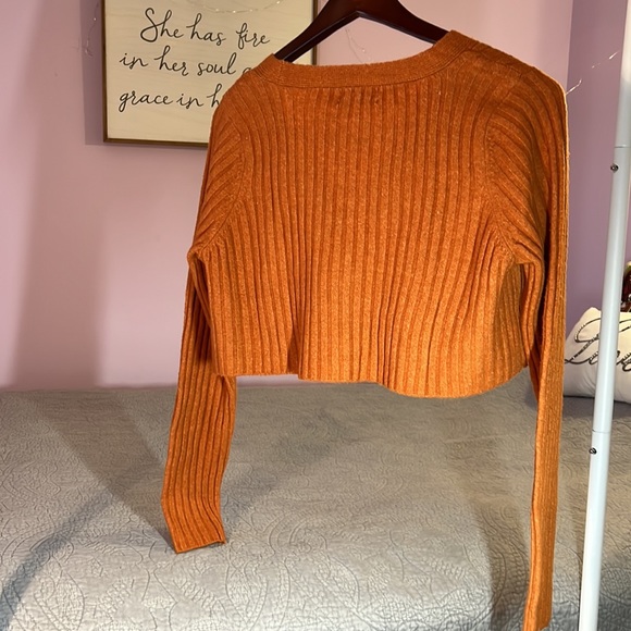 Urban outfitters cropped cardigan. NWOT. - Picture 3 of 4
